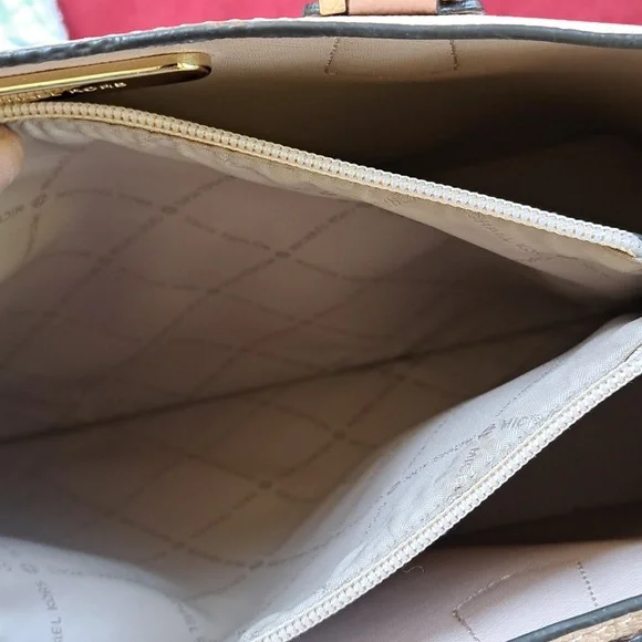 Michael Kors Soft Pink Pebble Leather Satchel/Crossbody Bag. EC - Picture 12 of 15